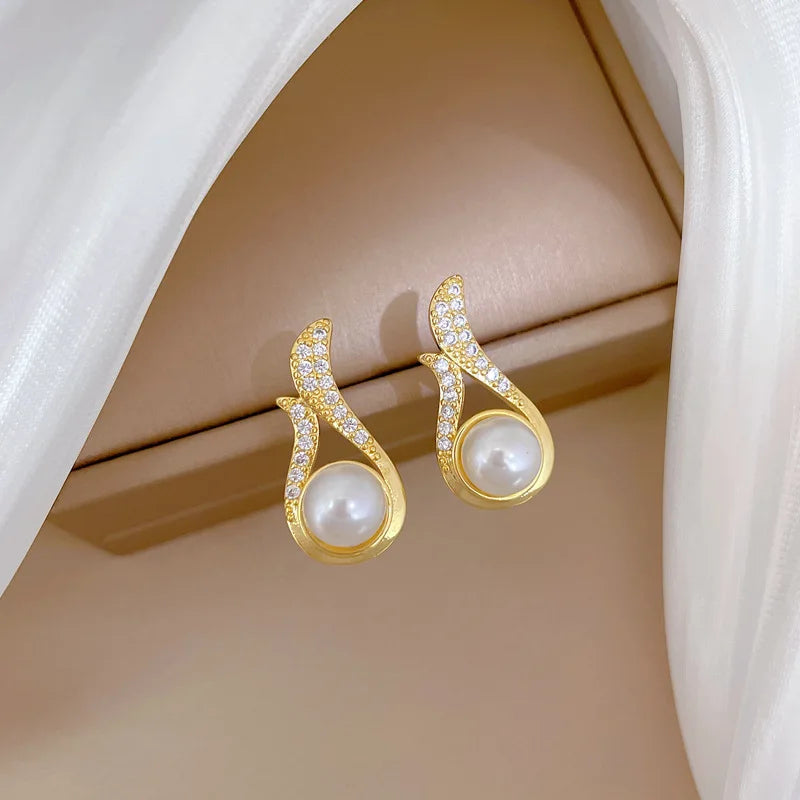 Fox Tail Pearl Jewelry Set - Water Drop Pendant Necklace & Earrings