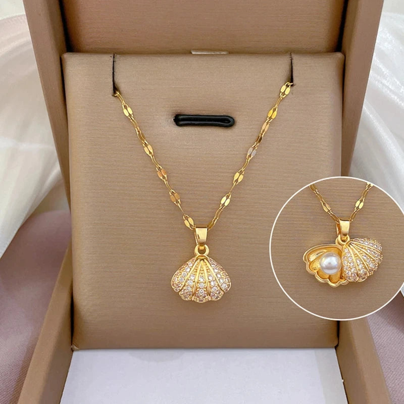 Pearl Shell Pendant Necklace