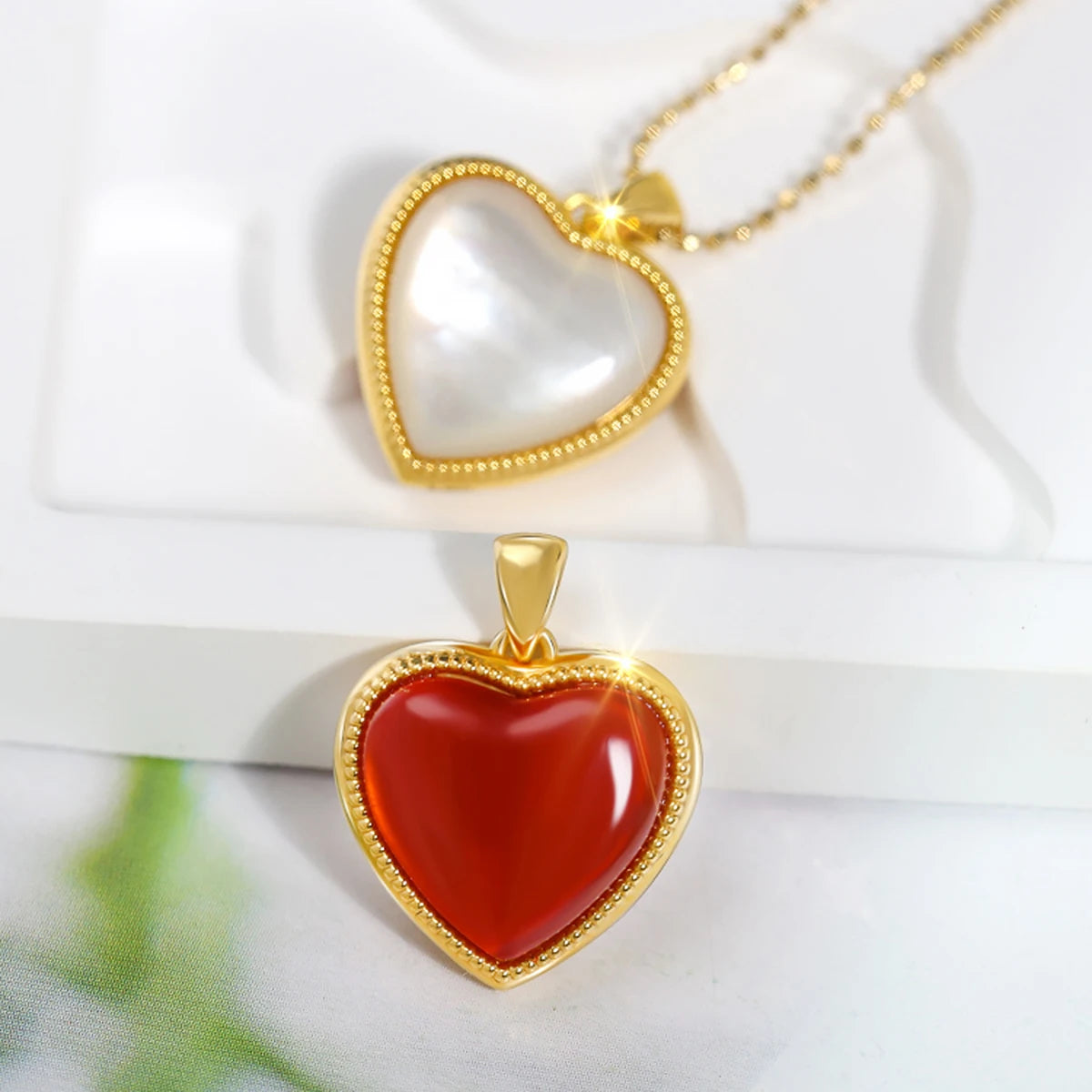 18K Gold Natural Agate Heart Pendant Necklace