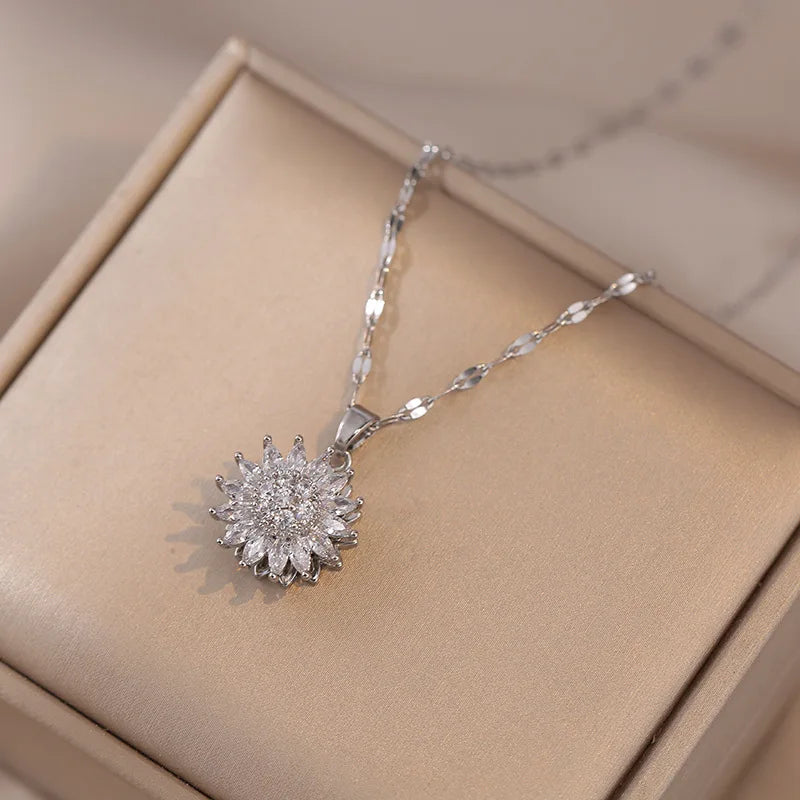 Rotating Flower Pendant Necklace - Silver SS Chain