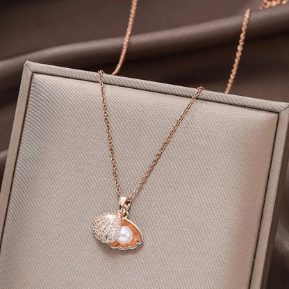 Pearl Shell Pendant Necklace