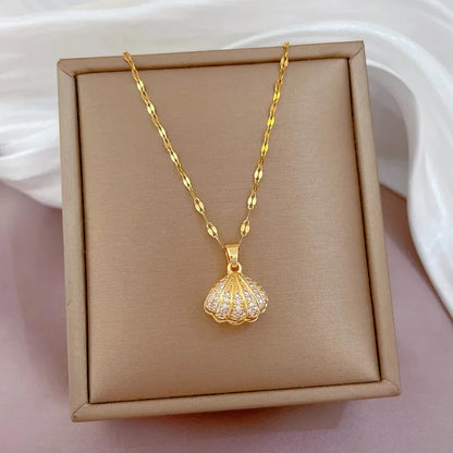 Pearl Shell Pendant Necklace